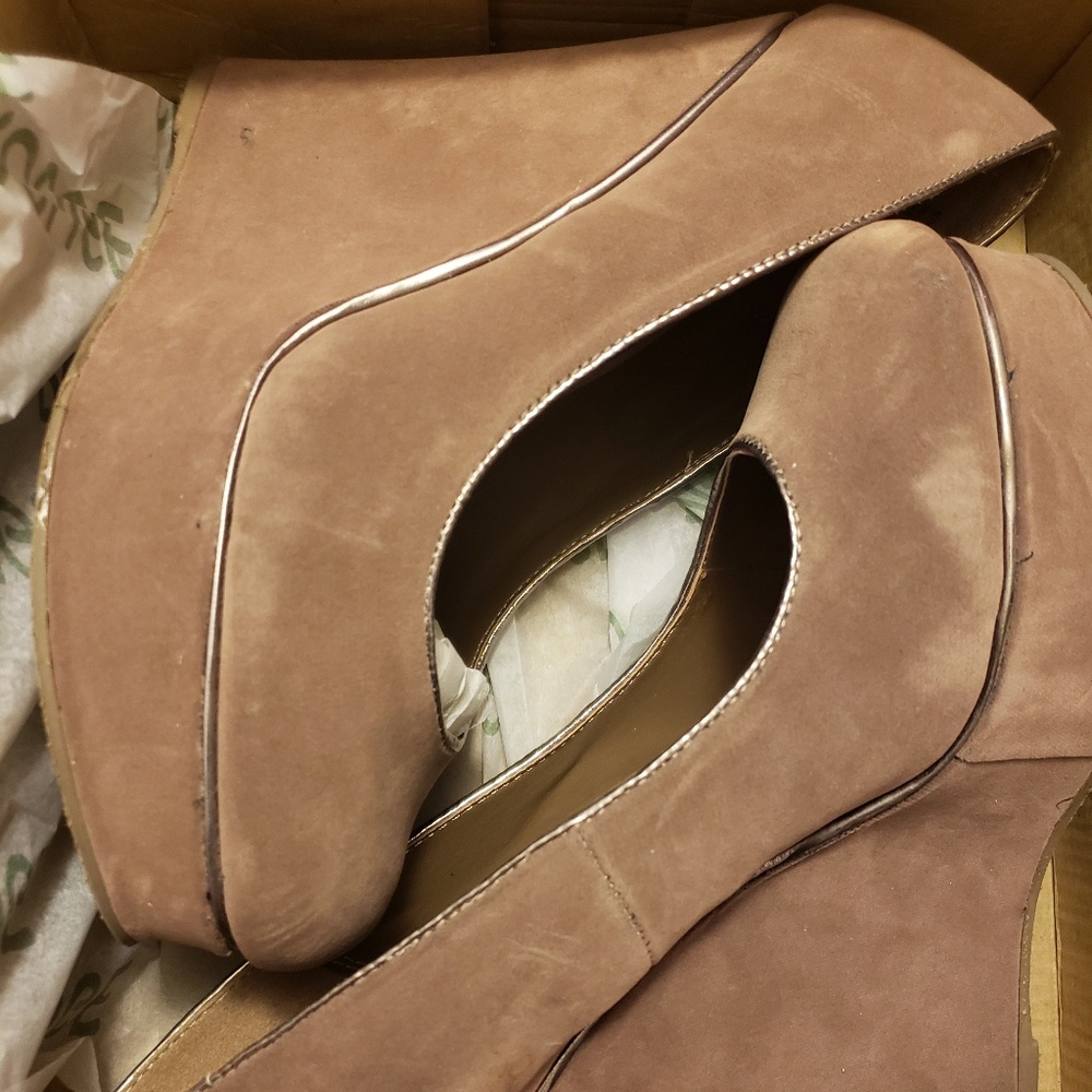 Wedge taupe